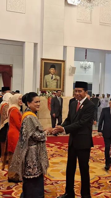 Terima Tanda Kehormatan Adipradana, Iriana: Pak Jokowi Enggak Cerita