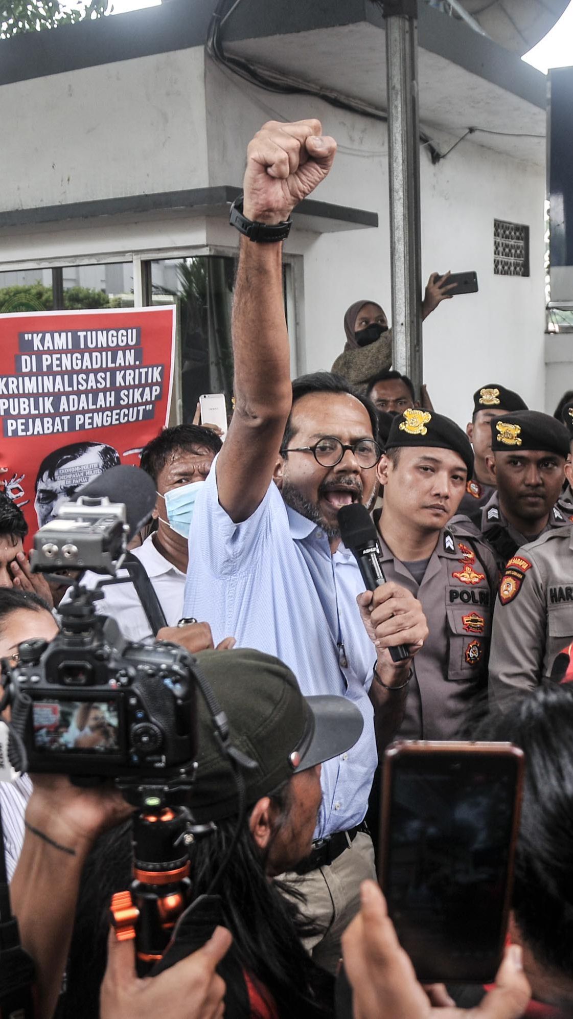 VIDEO: Debat Panas, Hakim Emosi Skakmat Haris Azhar Cs 