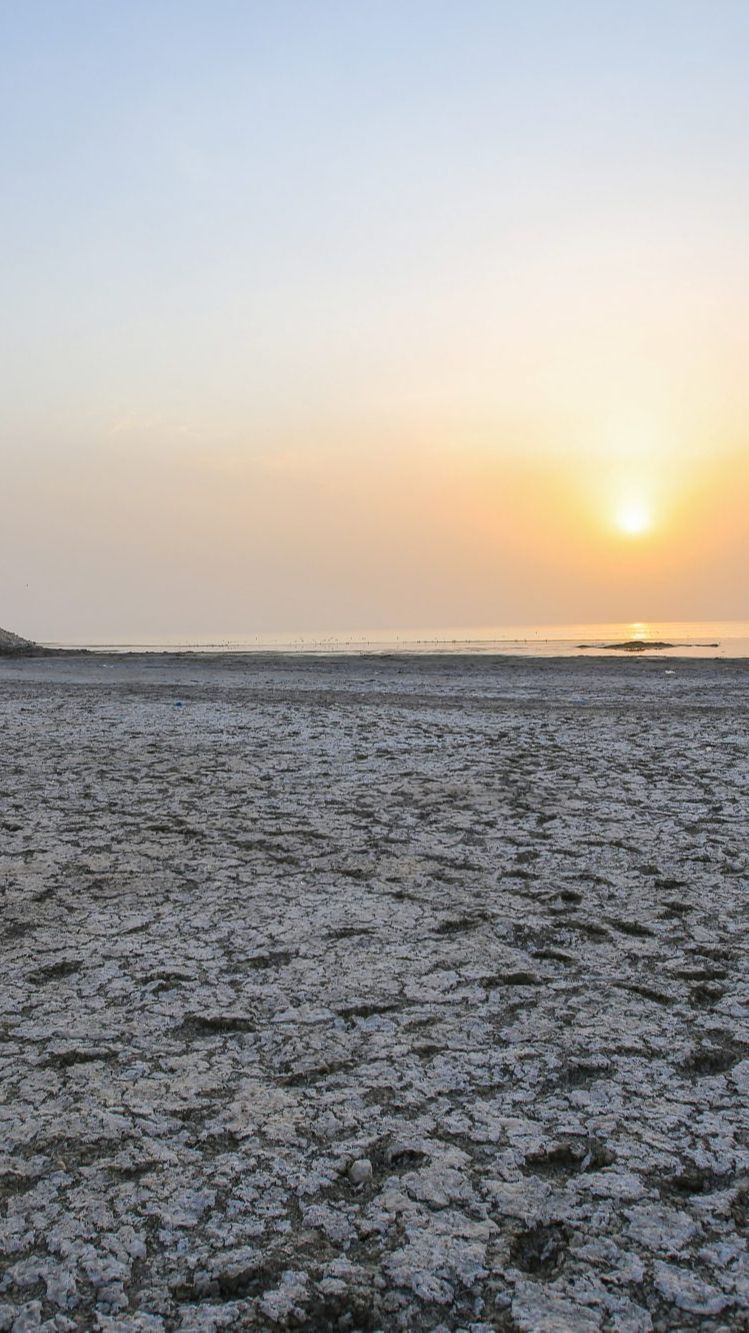 Dulu Indah Ramai Turis, Kini Danau Ini Kering & Bau Busuk Suhunya 50 Derajat Celcius