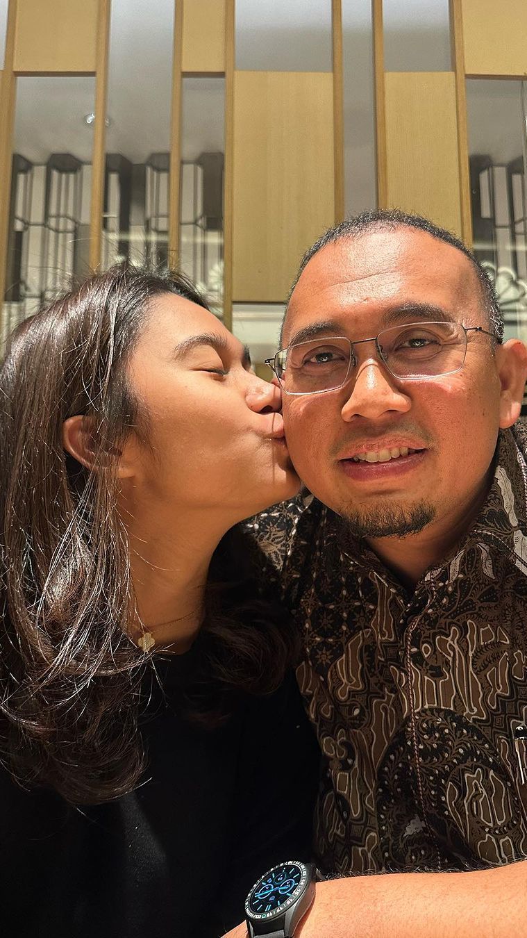 Cantiknya Putri Politisi Andre Rosiade Anak Buah Prabowo, Pose Bareng Sang Ayah Ramai Pada 'Melamar'