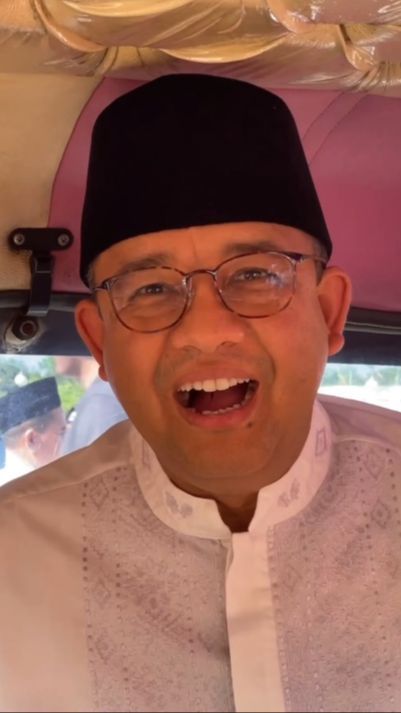 Anies Naik Angkot di Padang, Penumpang Kaget Tapi Malah Minta Dibayarin