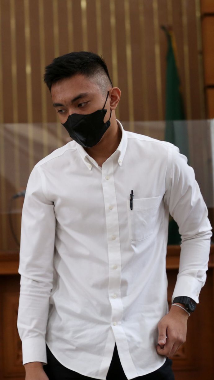 FOTO: Ekspresi Mario Dandy Dituntut Hukuman 12 Tahun Penjara dan Bayar Ganti Rugi Rp120 Miliar