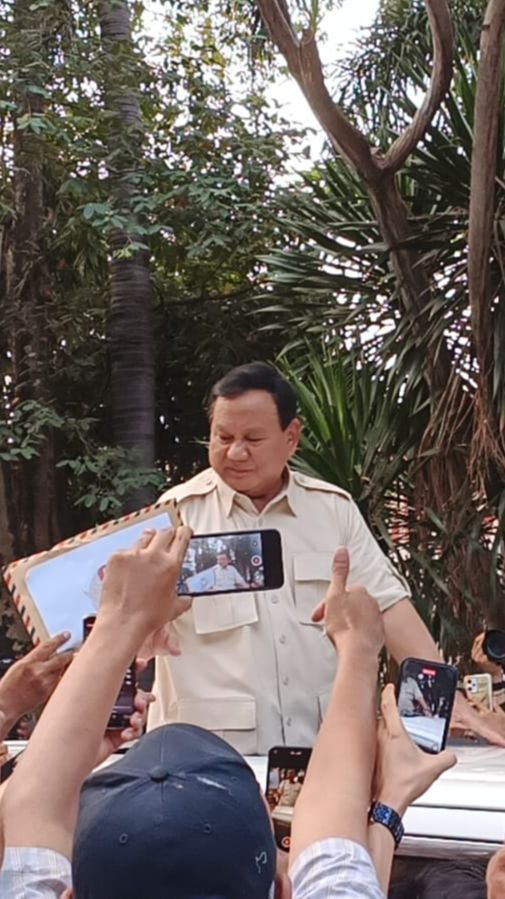 Resmikan Rumah Pemenangan Relawan, Prabowo: Ganjar dan Anies adalah Sahahat Saya