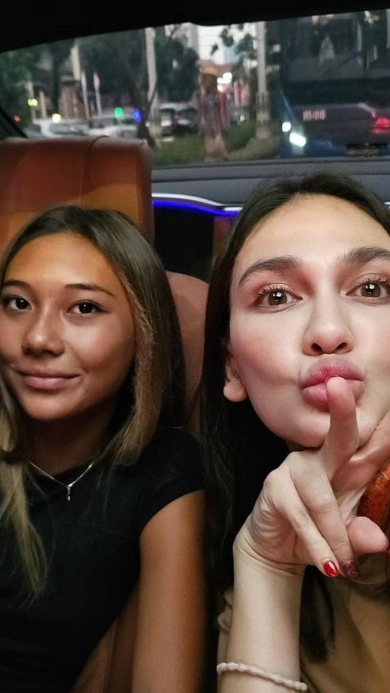 Potret Luna Maya Hangout Bareng Suri Jabrik, Netizen 'Duo Cakep Gak Ada Obat'