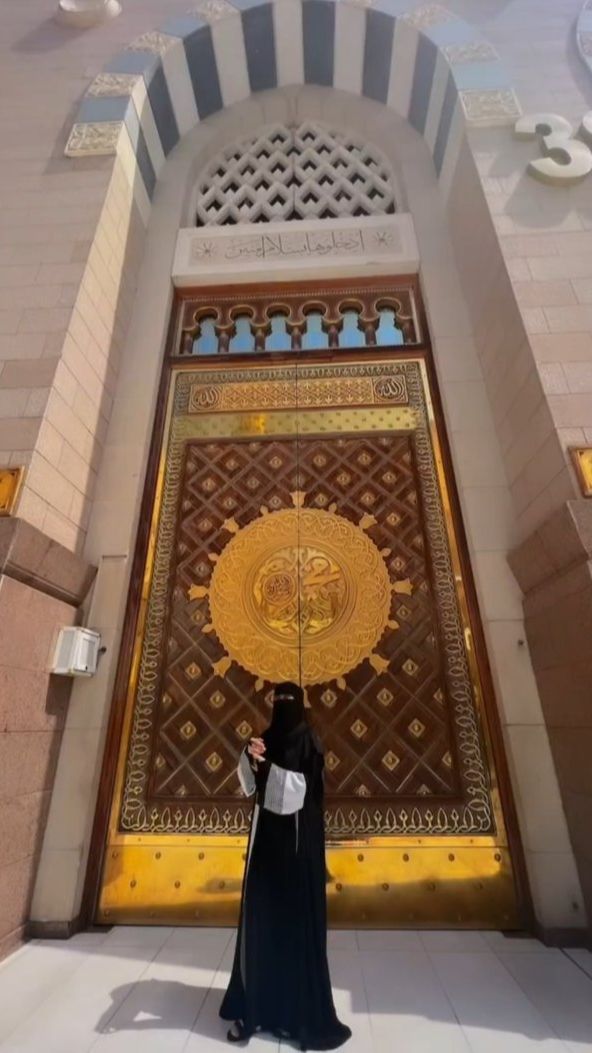 8 Potret Selfi Yamma Sedang Menjalani Ibadah Umrah. Tulislah Beberapa Kalimat Yang Menenangkan Hati