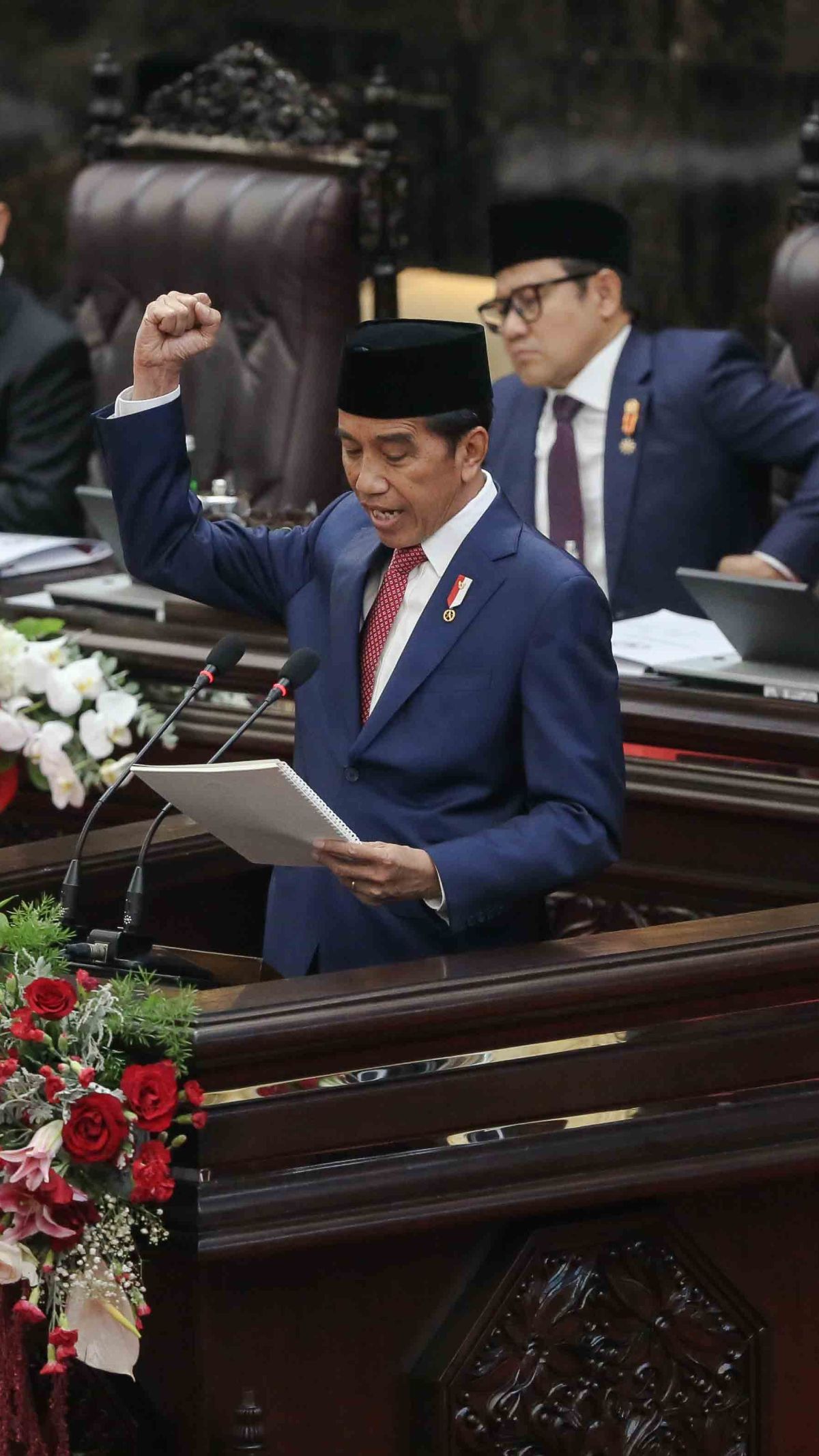 FOTO: Sampaikan RAPBN 2024 dan Nota Keuangan, Presiden Jokowi Kepalkan Tangan Pidato di Rapat Paripurna DPR