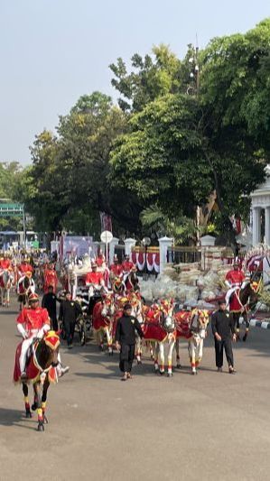 Tiba di Istana, Bendera Pusaka dan Naskah Proklamasi Dibawa Kereta Kencana Ki Jaga Rasa