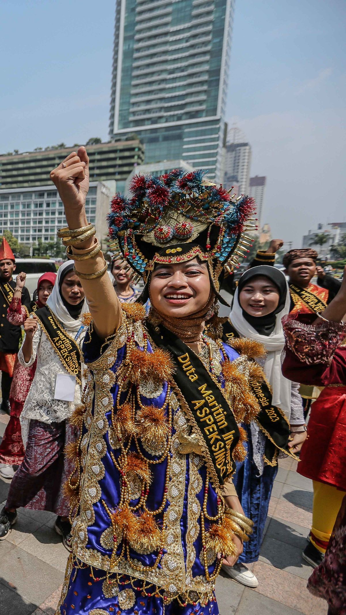 FOTO: Pesona 100 Penari Ayu dari 100 Kabupaten dan Kota Warnai HUT RI di Bundaran HI