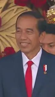 Momen Jokowi Nyanyi Bareng Band Kahitna saat Upacara Penurunan Bendera Merah Putih di Istana