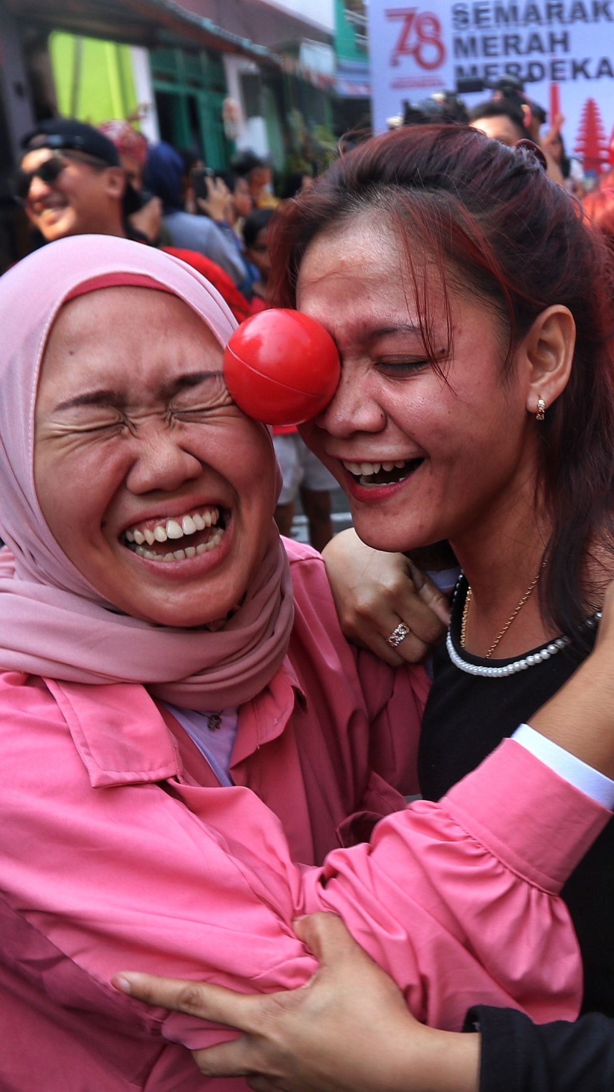 FOTO: Intip Keseruan Warga Menteng Mengikuti Ragam Lomba Permainan Rakyat hingga Mengundang Tawa Terbahak-Bahak