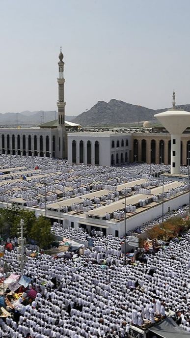 Bacaan Niat Sholat Jumat Beserta Tata Caranya yang Benar, Buat Imam & Makmum