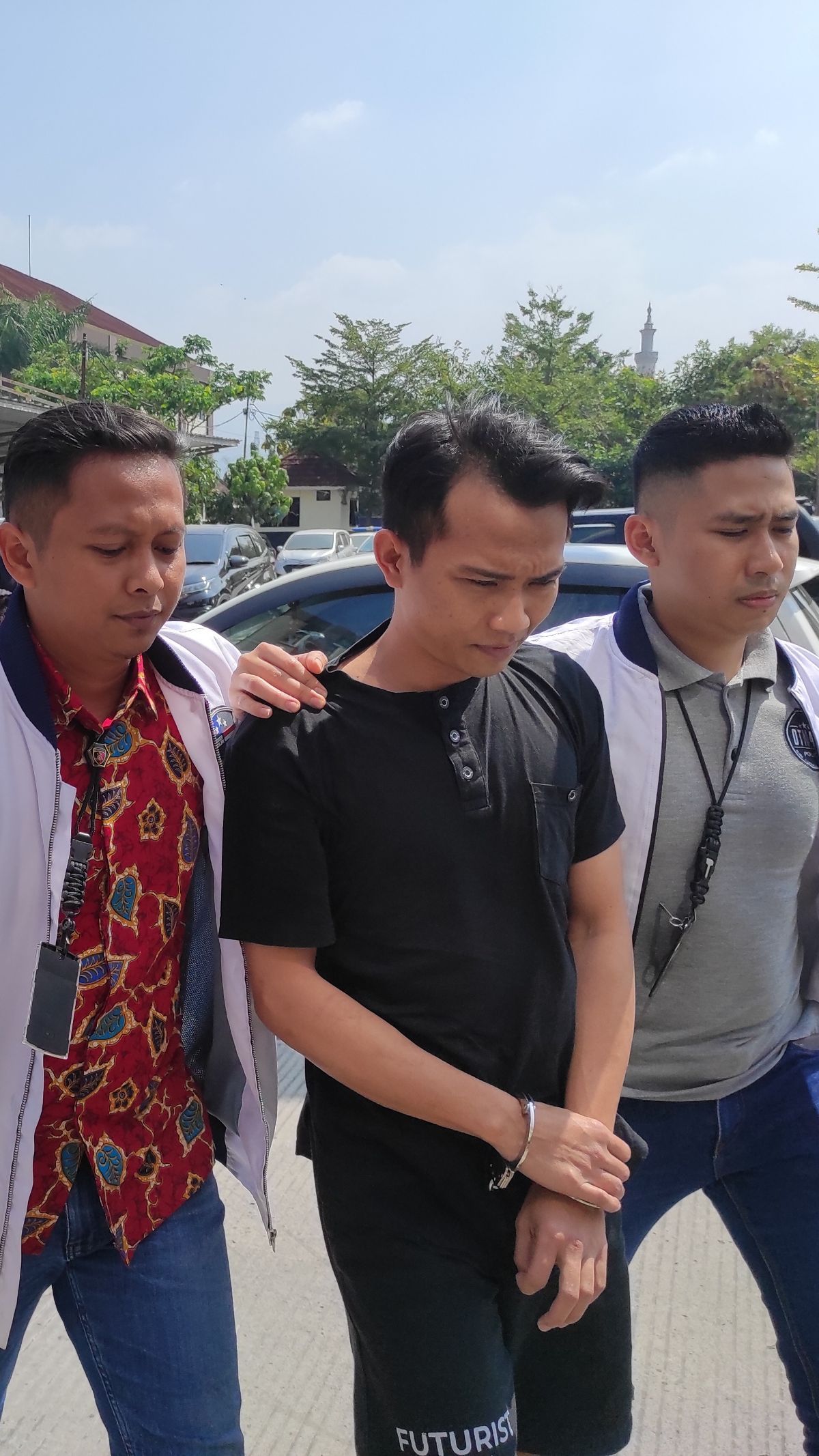 Youtuber Emak Gila Ditangkap Polisi, Diduga Promosikan Judi