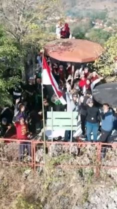 Kreativitas Warga Jateng Rayakan Hari Kemerdekaan, dari Peragaan Kostum Unik hingga Arak Bendera Raksasa