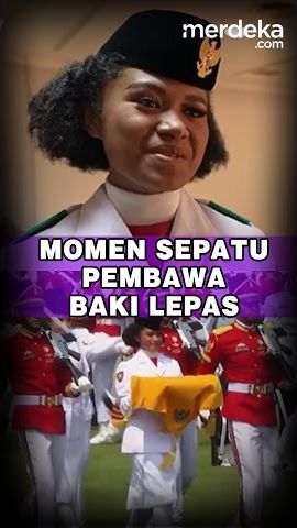 Momen Sepatu Pembawa Baki Lepas