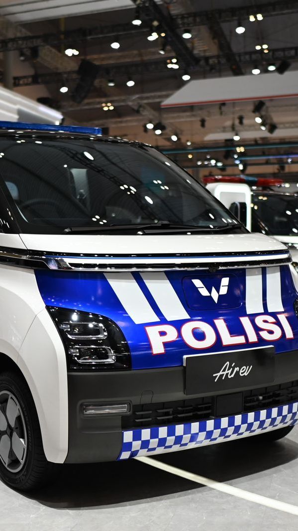 Wuling Air ev Banyak Gaya di GIIAS 2023: Dari Mobil Polisi hingga Ambulans