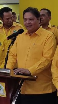 Membaca Manuver Politik Golkar