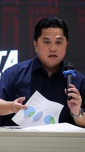 VIDEO: Erick Thohir Sambut Frank Wormuth, Dibelikan Batik Biar Betah di Indonesia