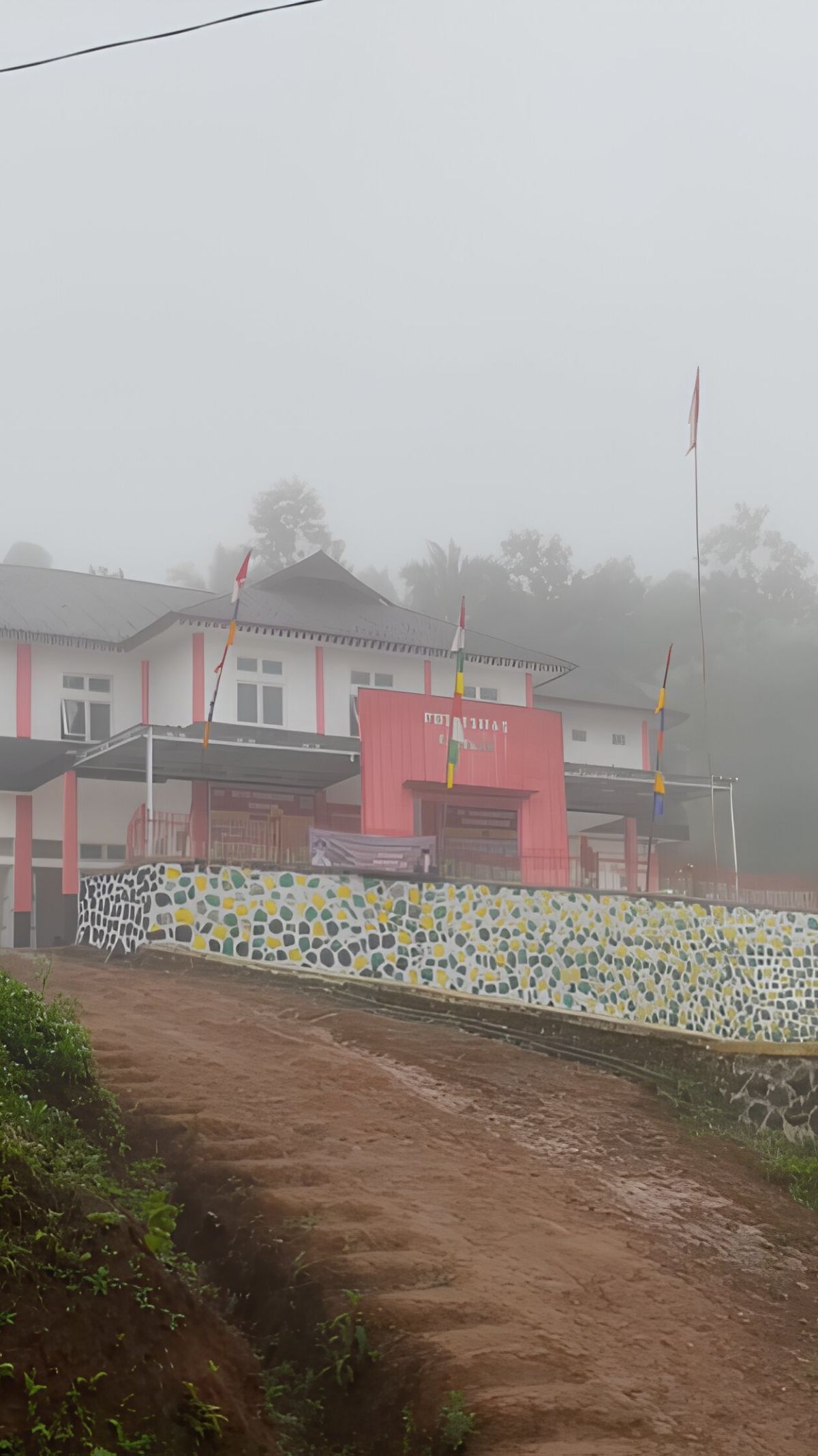 Cianjur Punya Puskesmas di Atas Awan, Bidannya Naik Motor Trail saat Bertugas