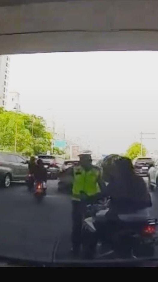 Viral Aksi Pemotor Pria Kabur Tinggalkan Kekasihnya saat Hendak Ditilang, Bikin Warganet Heran