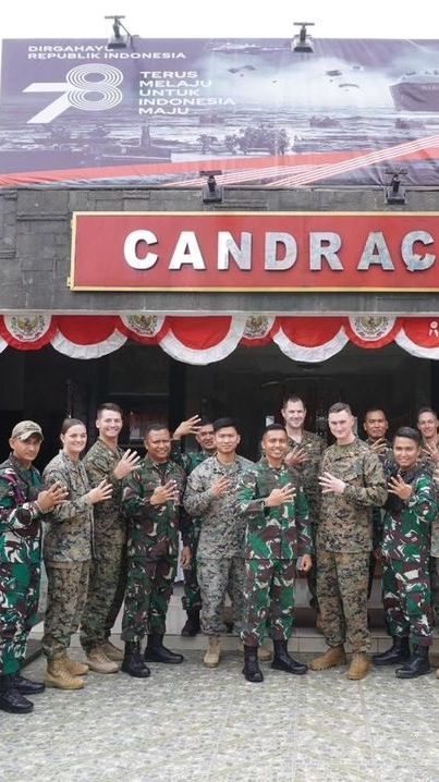 Marinir TNI AL Kedatangan Anggota Militer Amerika Serikat, Satu Tentara Bule Wanita Bikin Salfok