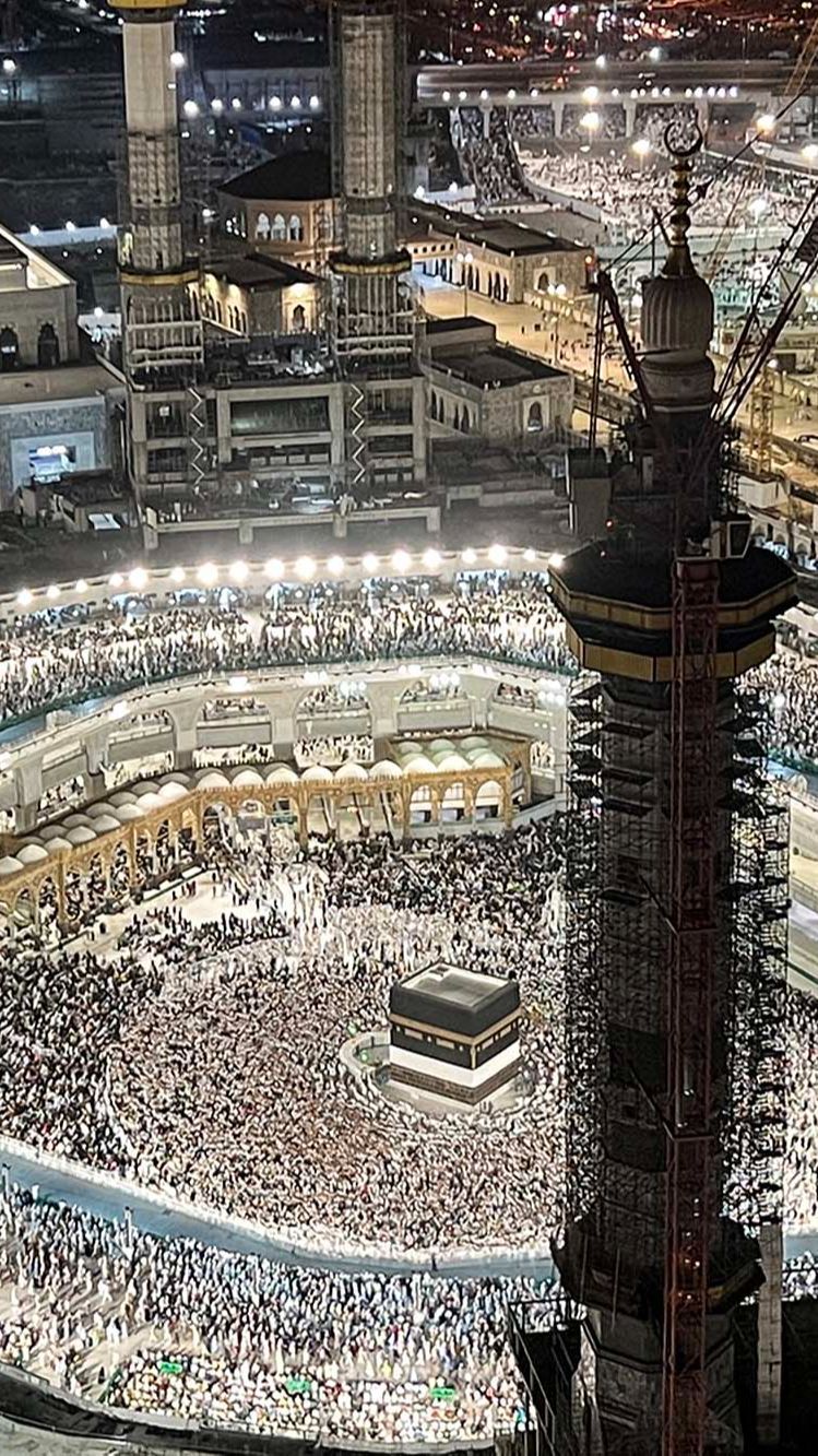 Video Viral Hujan Deras dan Badai di Makkah, Jemaah Umrah Sampai Terpelanting Dihempas Angin