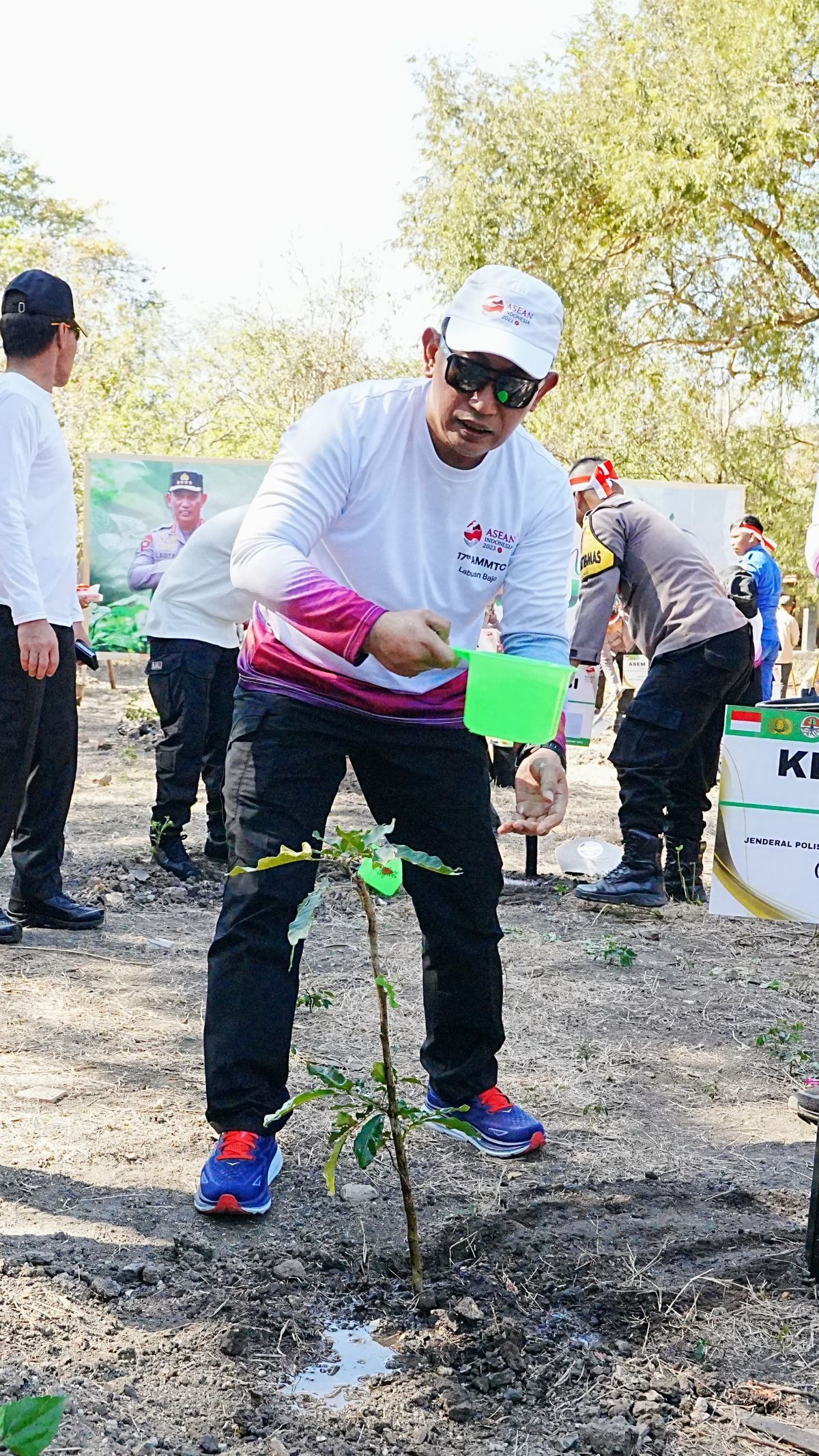 Kapolri Ajak Delegasi AMMTC Tanam Pohon di Taman Nasional Komodo, Pecahkan Rekor MURI