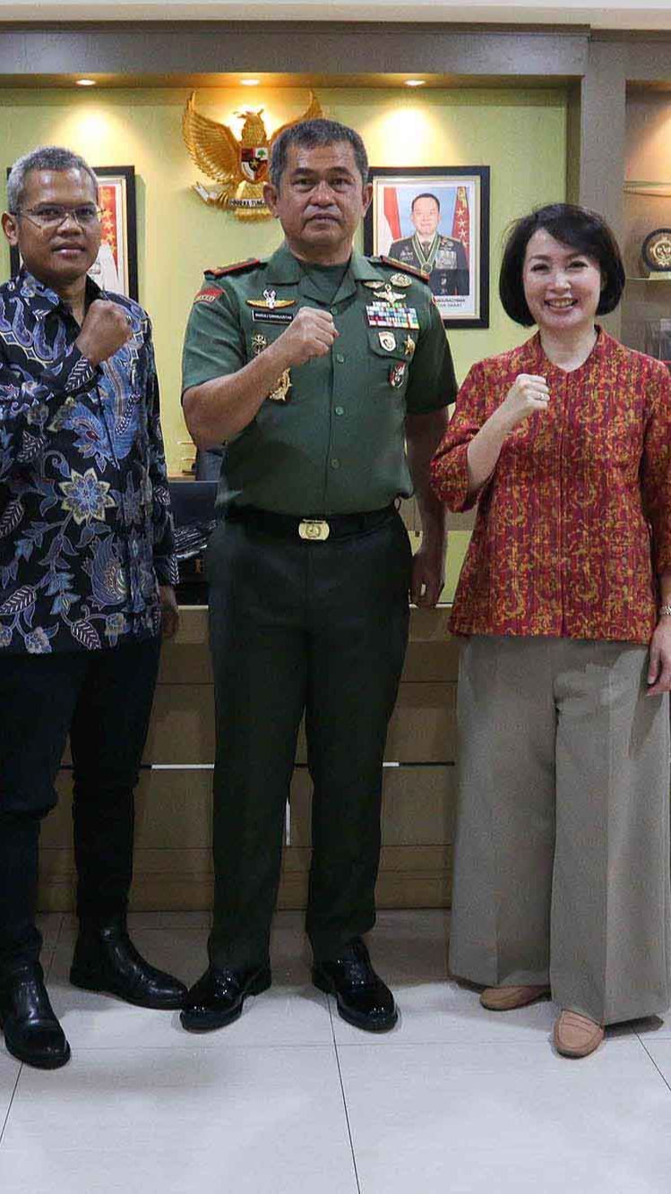 FOTO: Momen Akrab Pangkostrad Silaturahmi dengan SCM, Pamerkan Program Air Bersih Besutan TNI AD