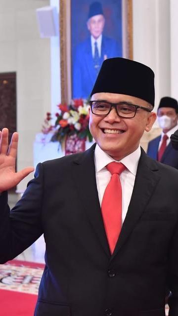 Jokowi Tunjuk Menteri PAN-RB Azwar Anas jadi Menkopolhukam Ad Interim