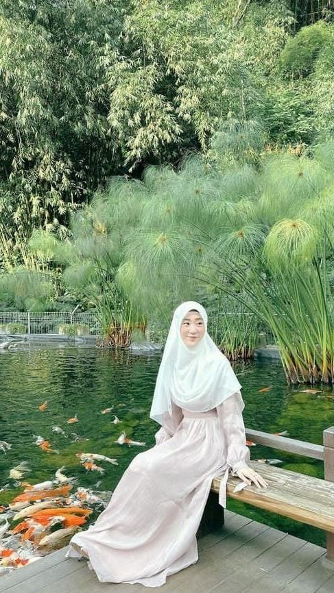 Pamer Foto Bareng Pria, Unggahan Larissa Chou di Medsos Ini Curi Perhatian