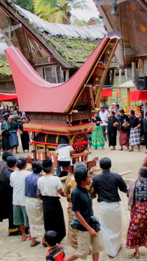 Melihat Upacara 'Rambu Solo', Ritual Pemakaman yang Mirip Pesta di Toraja