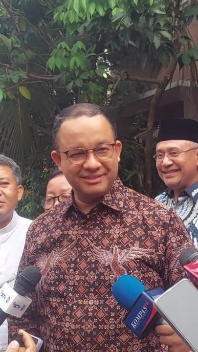 Anies dengan Salim Segaf Bahas Strategi Pilpres Ditemani Kopi dan Roti Tuna