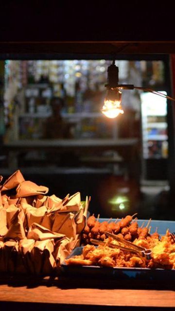 Muncul Beriringan dengan Hadirnya Listrik, Ini Sejarah Warung Angkringan di Kota Solo