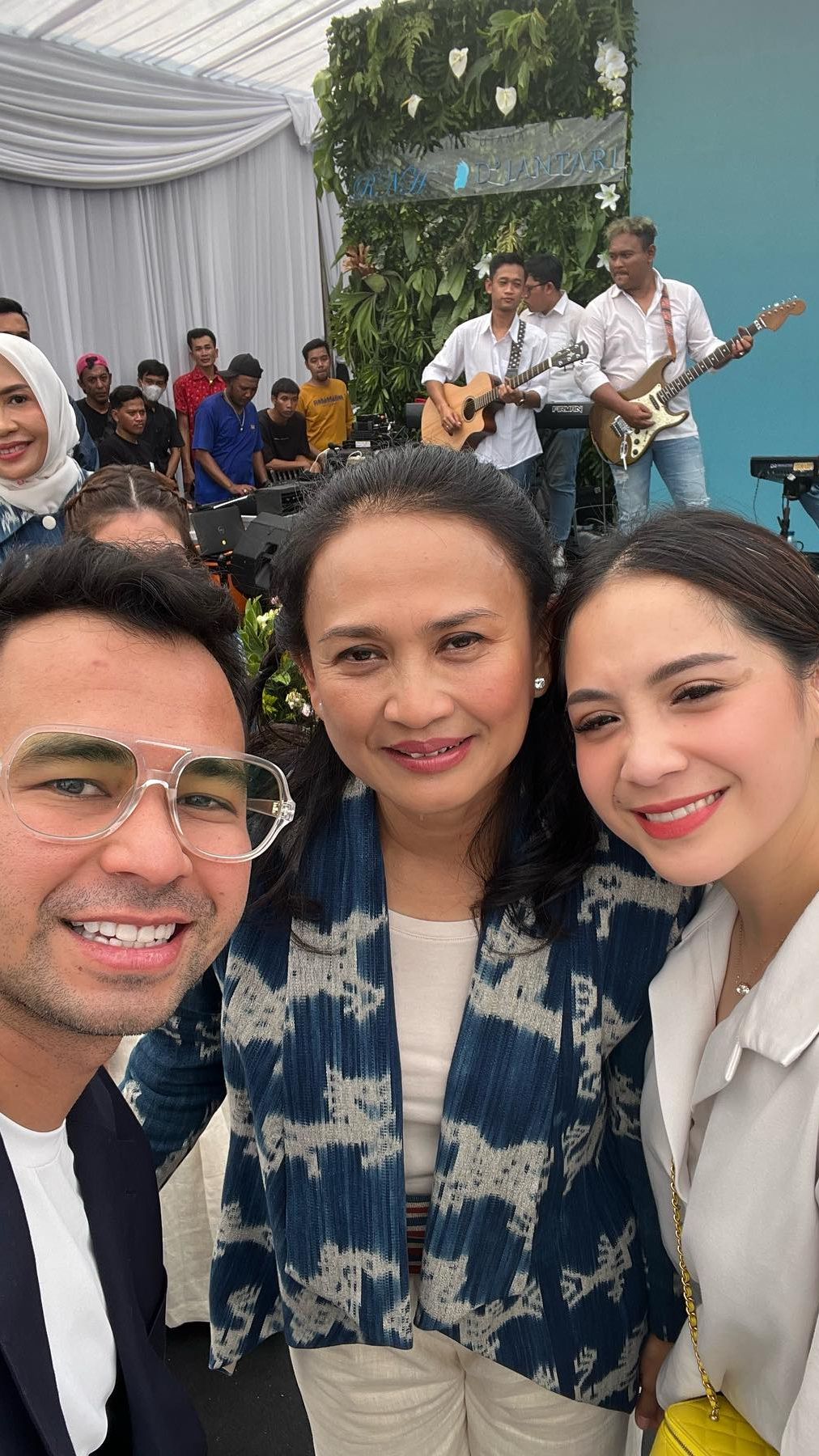 Nagita Slavina Pose Bareng Istri Kapolri, Sama-sama Cantik dan Elegan