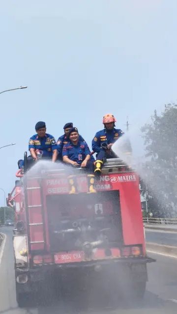 Pemprov DKI Klaim Penyemprotan Air dari Gedung Tinggi Berhasil Kurangi Polusi