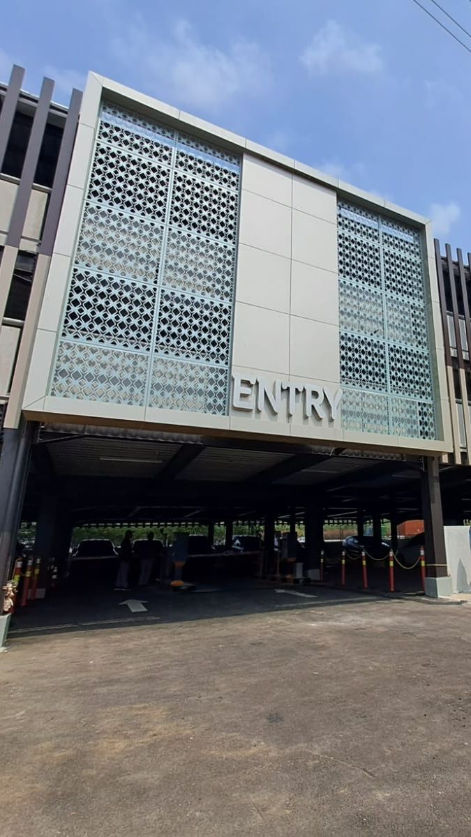 Parkir Kendaraan di Stasiun LRT Taman Mini Gratis Hari Ini