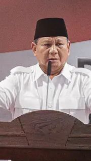 VIDEO: Momen Ganjar dan Prabowo Gandengan Tangan dan Tertawa Bersama di Muktamar Sufi