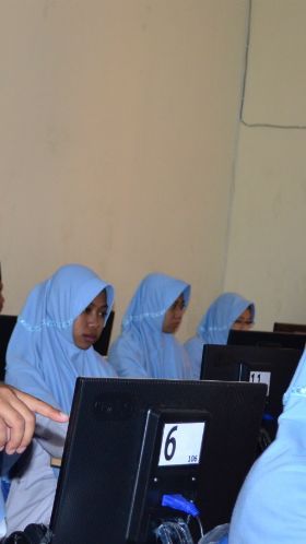 Gara-Gara Tak Pakai Ciput, Rambut Siswi SMPN di Lamongan Digunduli Guru