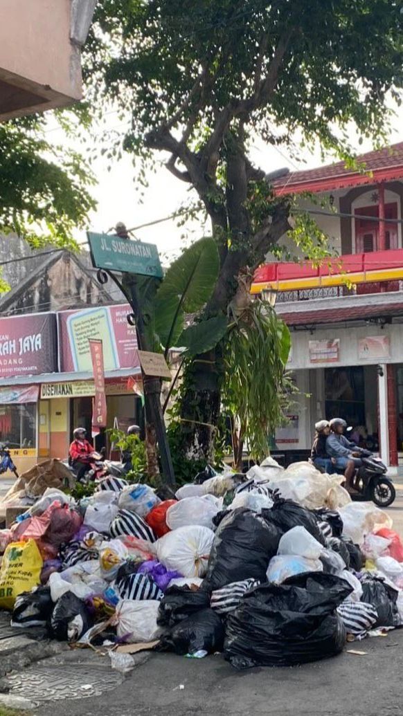 TPA Piyungan Ditutup, Sampah Mulai Menumpuk di Tepi Jalan Jogja