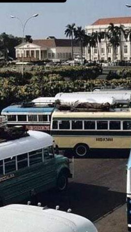 Potret Lawas Terminal Bus di Indonesia Tahun 70-an, Bentuk Bis Jadul Bikin Salah Fokus