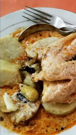 Mencicipi Lontong Opor Pak Pangat, Kuliner Legendaris Khas Blora dengan Cita Rasa Pedas