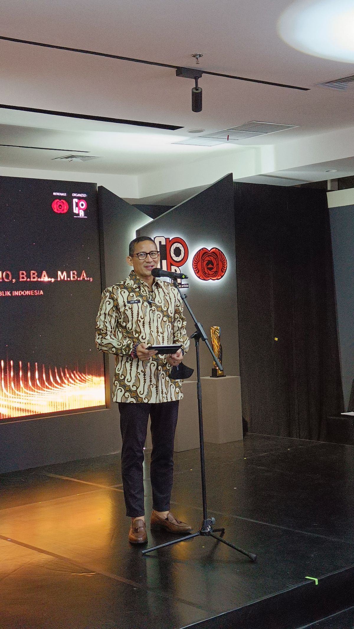 Pantun Sandiaga Singgung Nasib di Pilpres Belum Jelas: Tetap Kerja Ikhlas dan Semangat