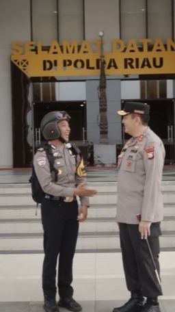 Pak Bhabin Main Plesetan Sama Jenderal Polisi, Ujungnya Enggak Terduga