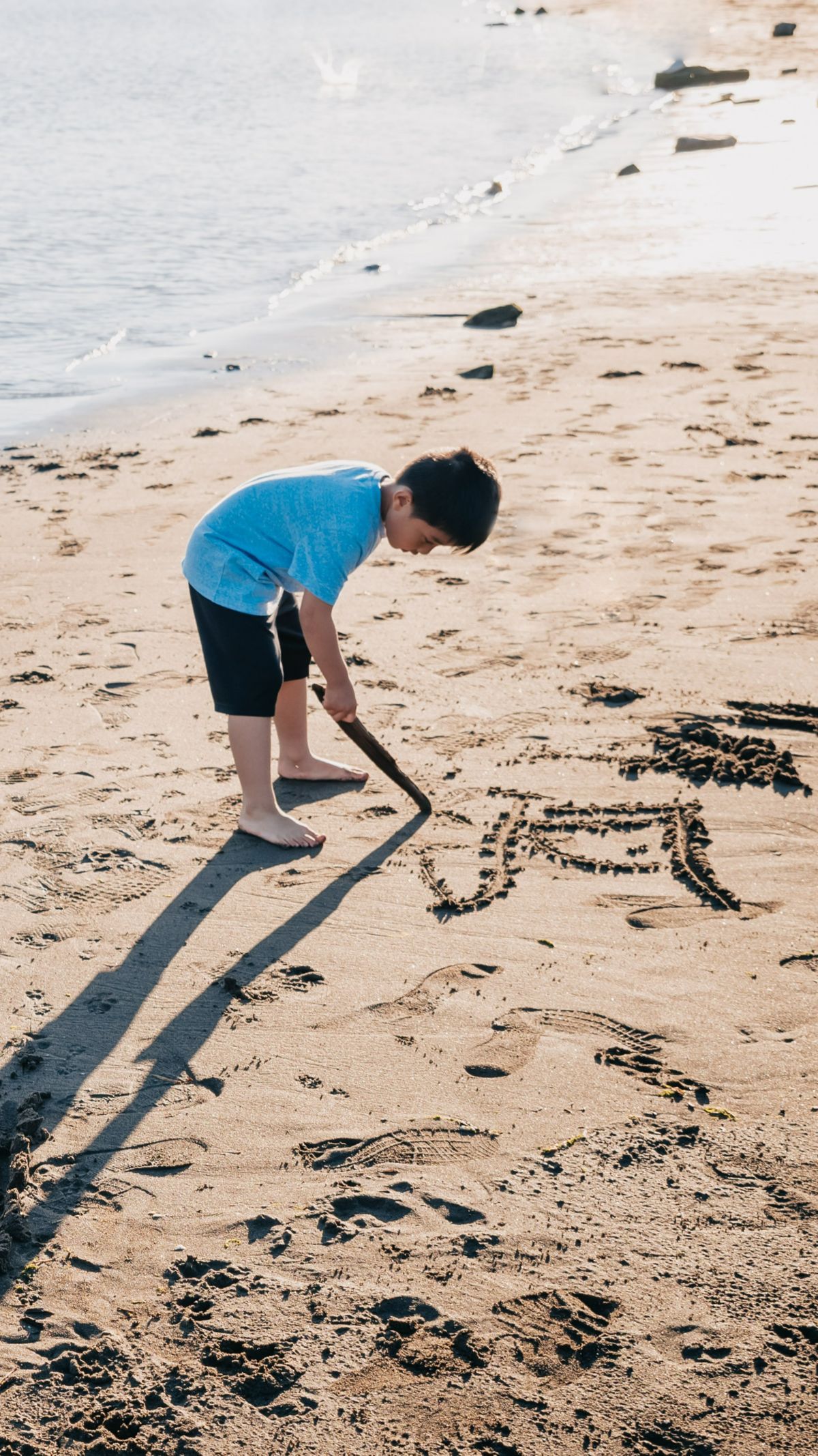 140.000 Tahun Lalu Nenek Moyang Manusia Pernah Menggambar di Pasir Pantai