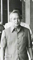 Naik Helikopter Tempur TNI, Momen Lawas Presiden Soeharto Datangi Para Pengungsi Vietnam 1979