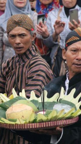 Keseruan Pedagang Pasar Temanggung Gelar Kirab dan Doa Bersama, Harapkan Kelancaran Rizki