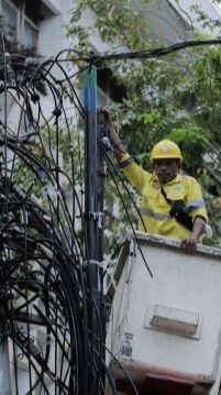 Kabel Menjuntai Bikin Pemotor Celaka, Heru Perintahkan Operator Segera Rapikan