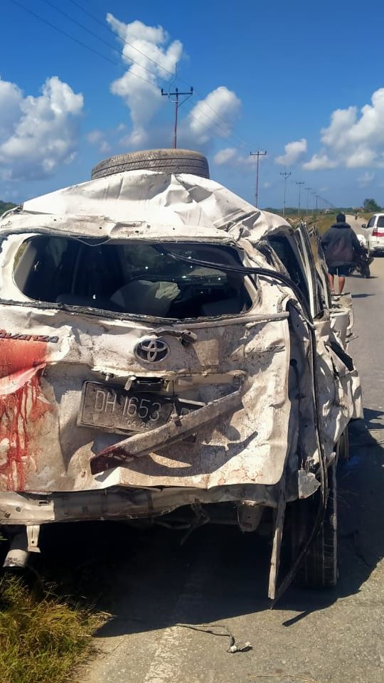 Kecelakaan Maut di TTS, Mobil Melaju Kencang Tabrak Pematang Sawah hingga Hancur