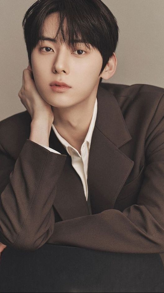 Berawal dari Idol, Kini Hwang MinHyun Beralih Jadi Aktor