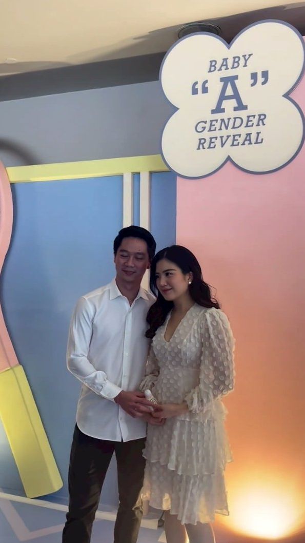 Intip Momen Gender Reveal Kehamilan Valencia Tanoe yang Berkonsep Unik