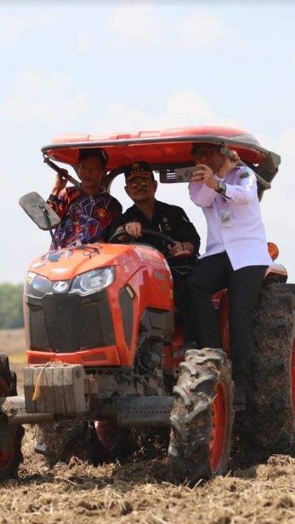 Tinjau Gerakan Tanam Padi El Nino di Sumsel, Mentan Pastikan Kondisi Beras Nasional Aman